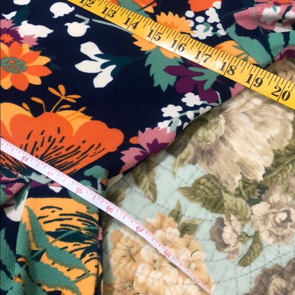 🌺Hawaiian LuLaRoe Amelia🌺 - Picture 6 of 8